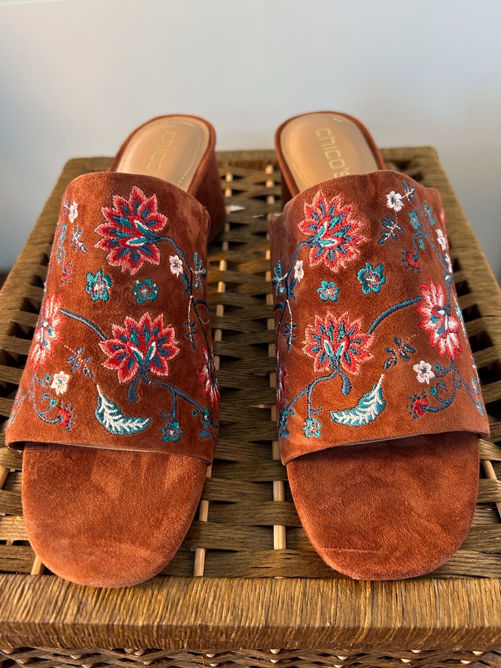 Chico’s NWOT Brown Suede Embroidered Mule Slide Shoes Open Toe women’s 9.5M
